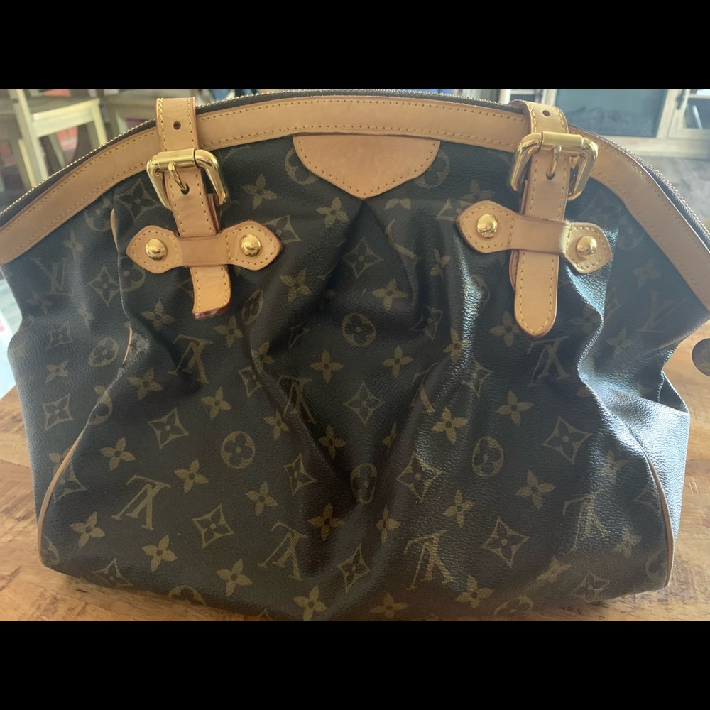 Authentic Louis Vuitton Tivoli GM - Picture 2 of 12